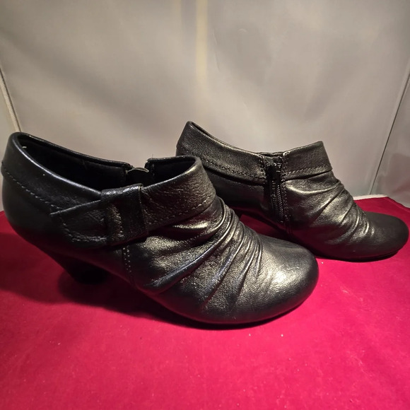 Pure Sole Leather Booties Black Side Zipper Decorative Strap Women's Size 5.5M - Picture 4 of 11